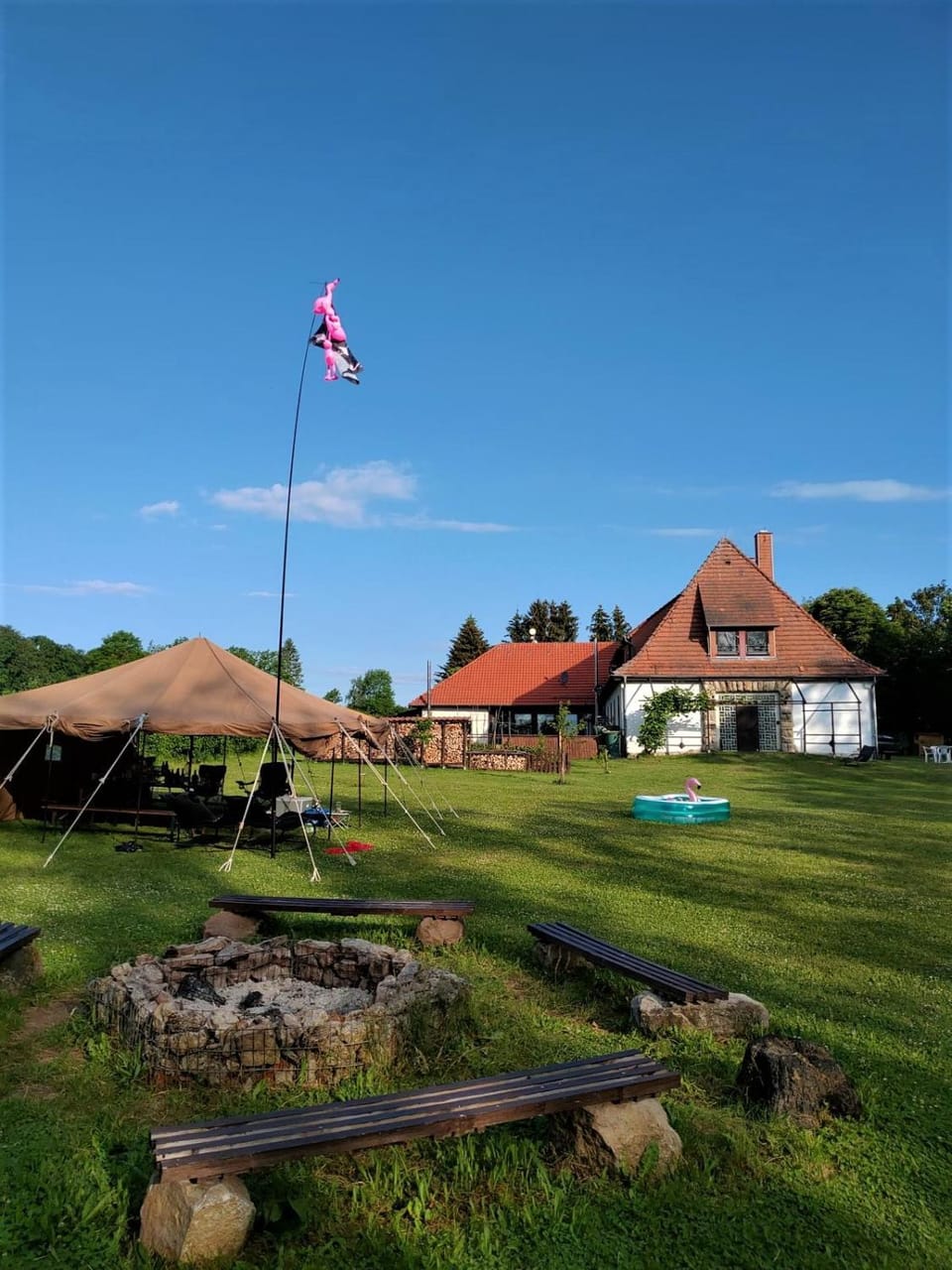 Property building, BBQ facilities, Garden, Swimming pool, Seasons