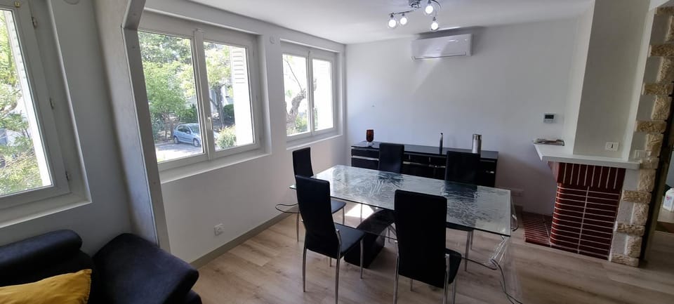 Living room, Seating area, Dining area