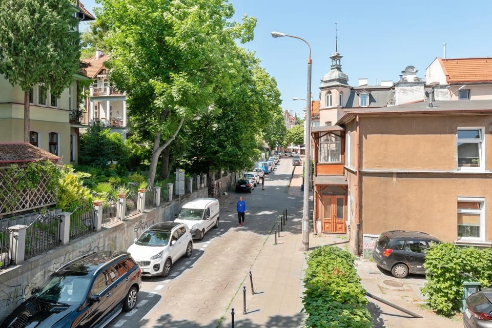 City view, Quiet street view