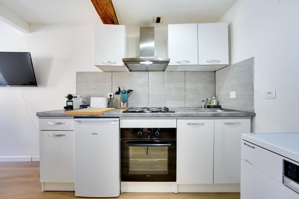Kitchen or kitchenette
