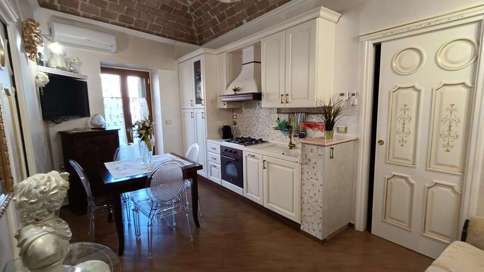 TV and multimedia, Kitchen or kitchenette, Living room, Dining area, dishwasher, oven, stove