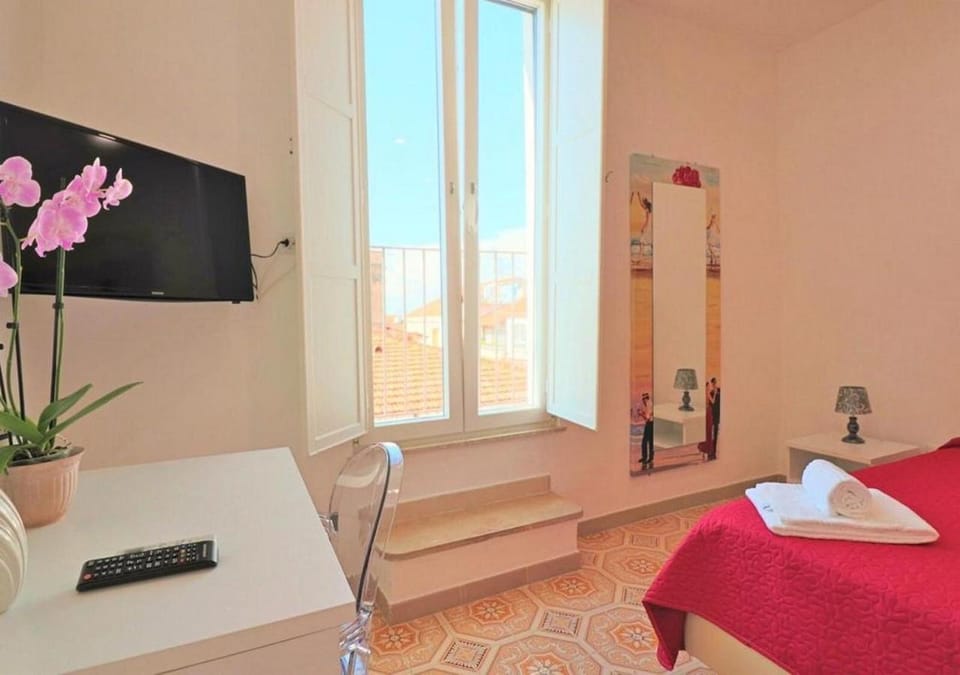 Balcony/Terrace, Decorative detail, Bedroom, City view