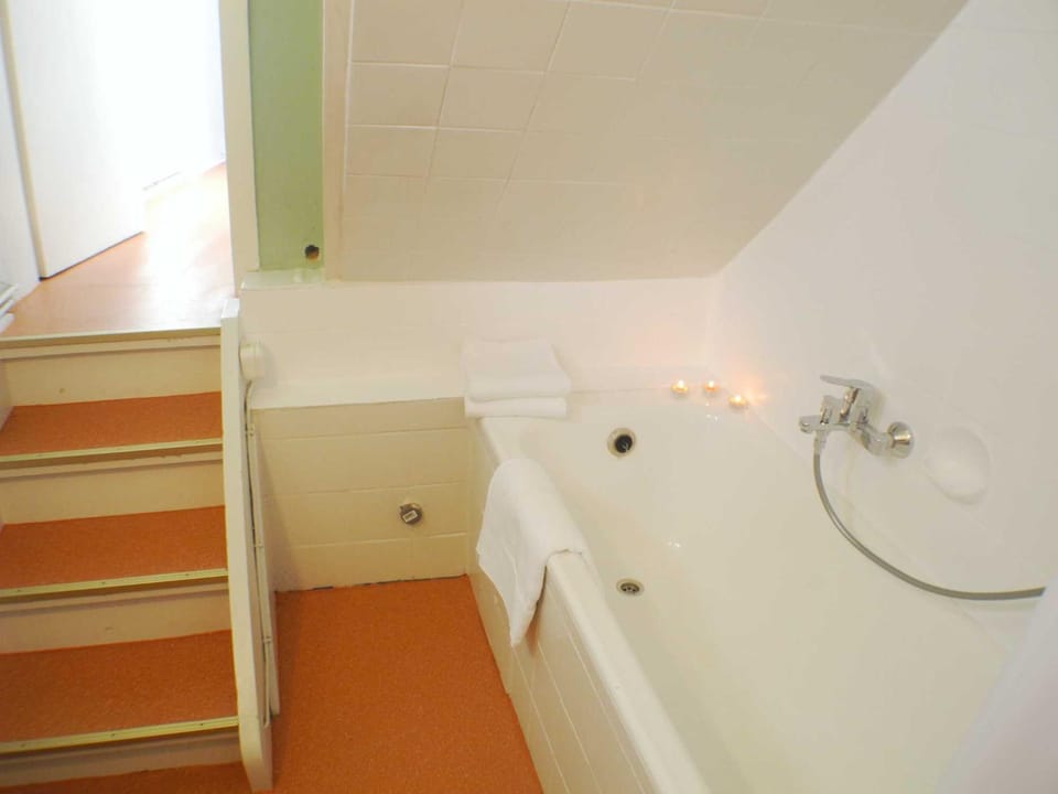 Bathroom, Photo of the whole room