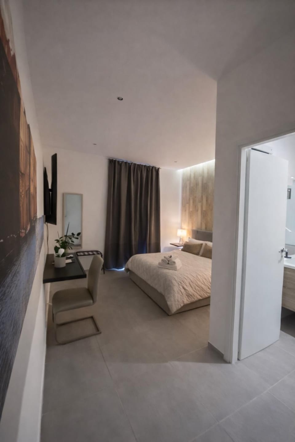 Bed, Bathroom, TV and multimedia, Photo of the whole room, Bedroom, wardrobe
