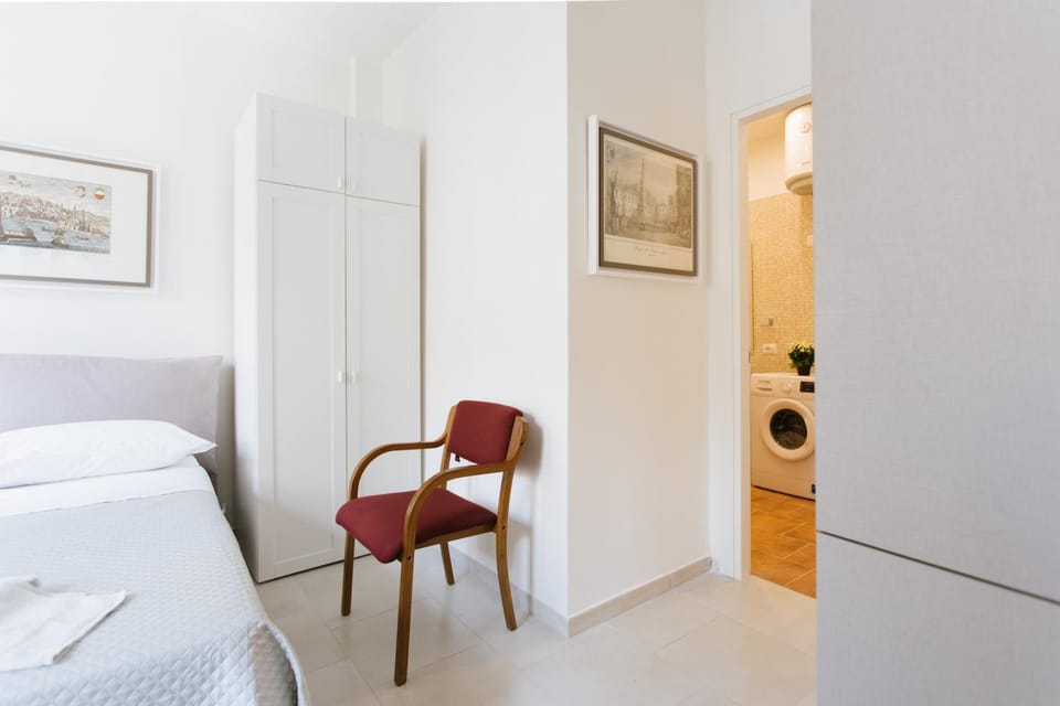 Photo of the whole room, wardrobe