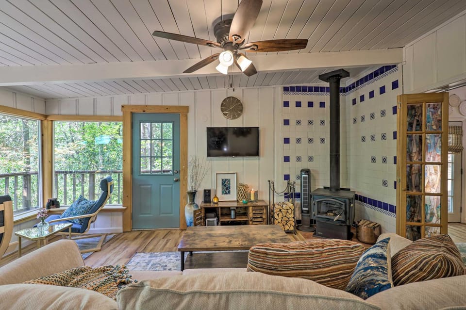 Loch Lomond Cabin w/ Hot Tub, Near Wineries! Cabin in San Francisco Bay Area
