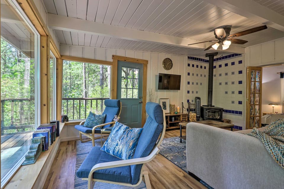 Loch Lomond Cabin w/ Hot Tub, Near Wineries! Cabin in San Francisco Bay Area