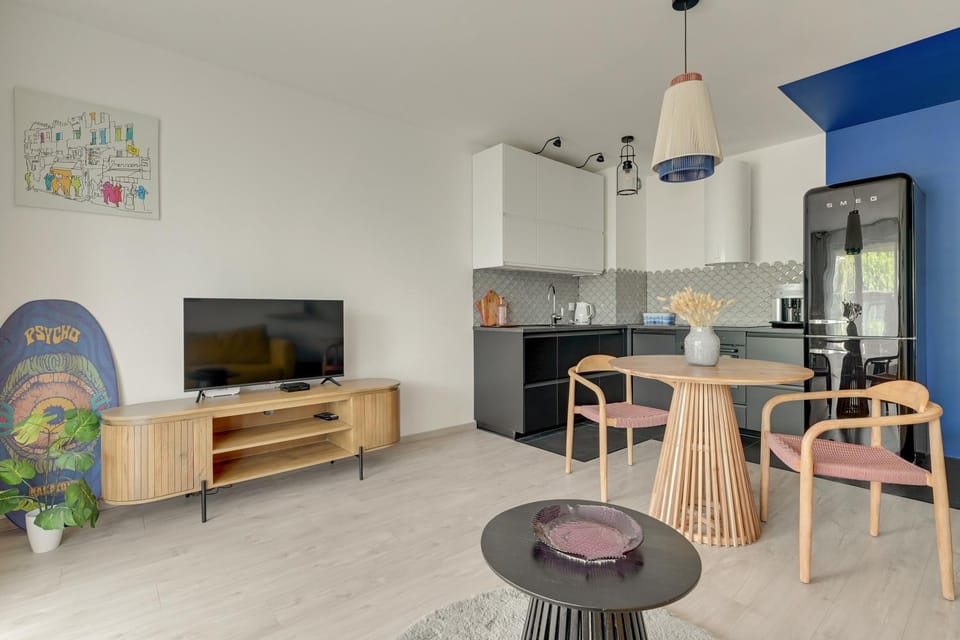 TV and multimedia, Kitchen or kitchenette, Living room, Seating area, Dining area, Evening entertainment