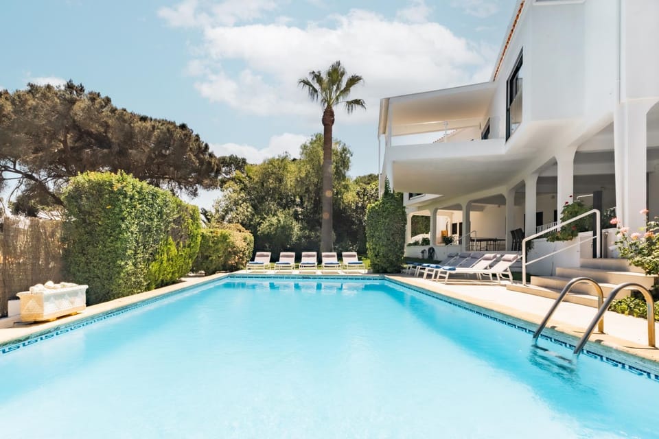 Pool view, Swimming pool, sunbed