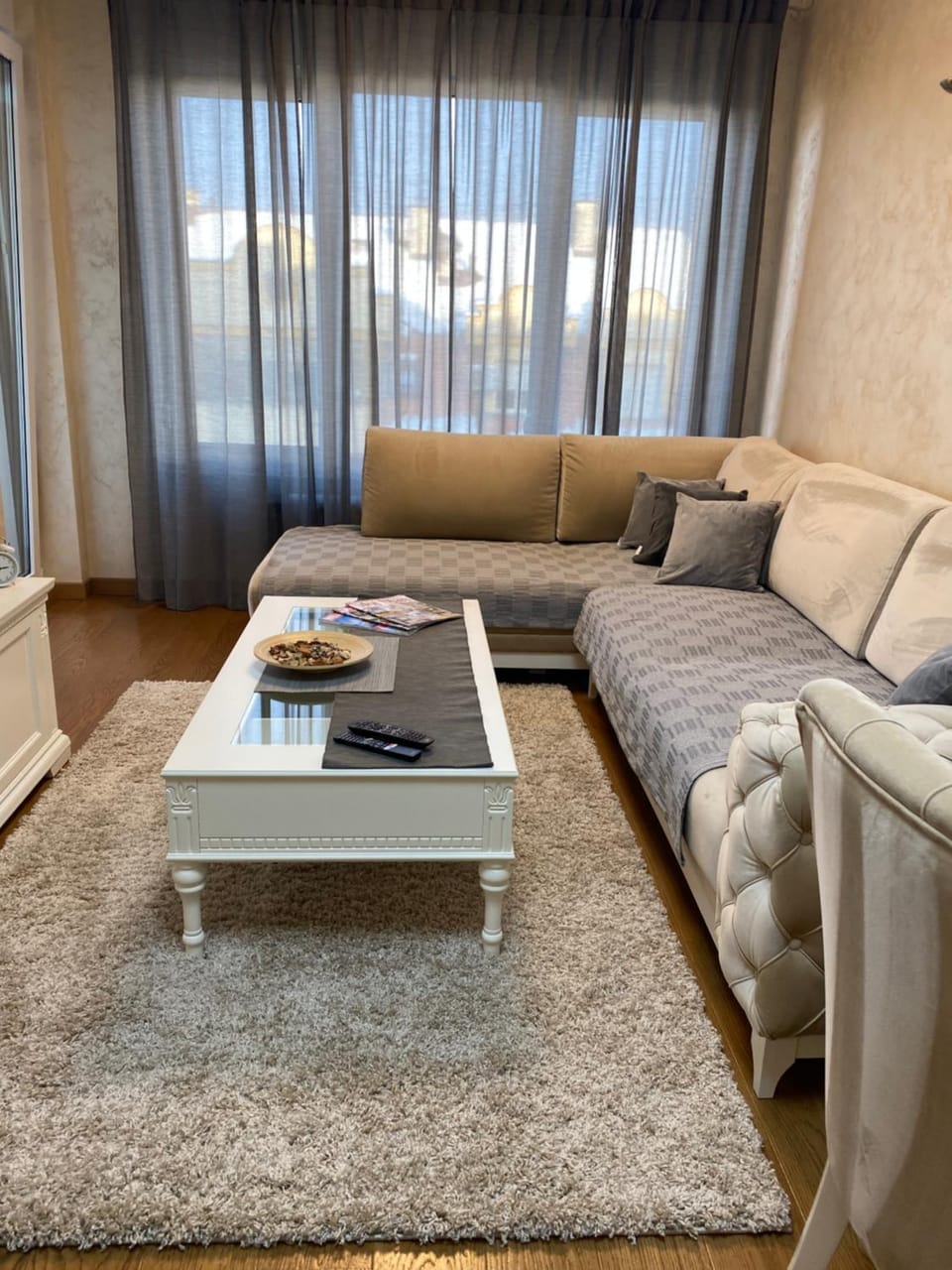 Tesla 70 Apartment with secure parking In the garage Apartment in Novi Sad