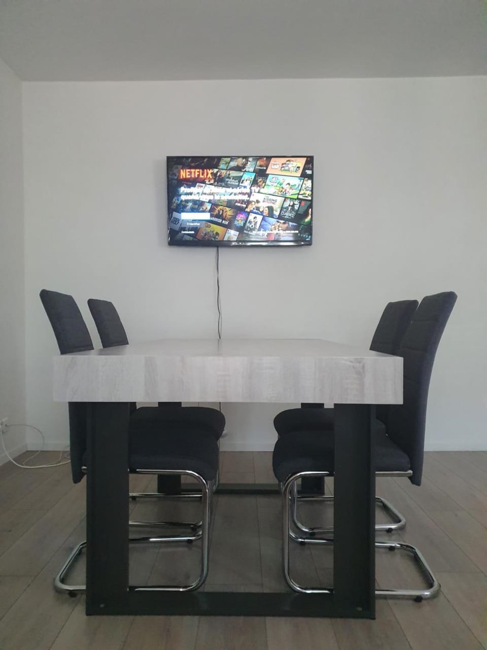 TV and multimedia, Living room, Dining area