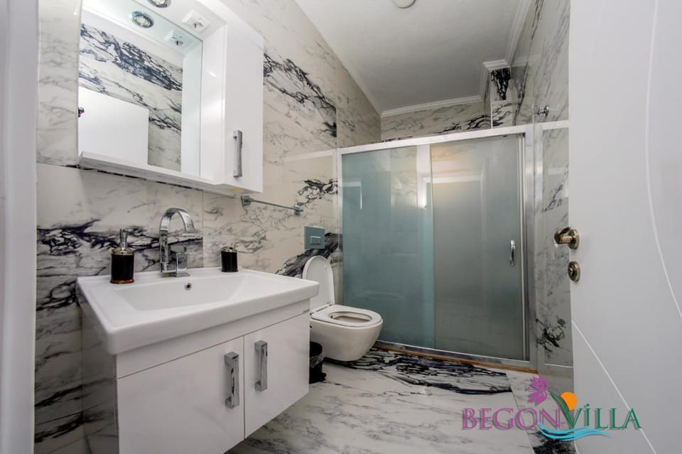 Shower, Toilet, Bathroom