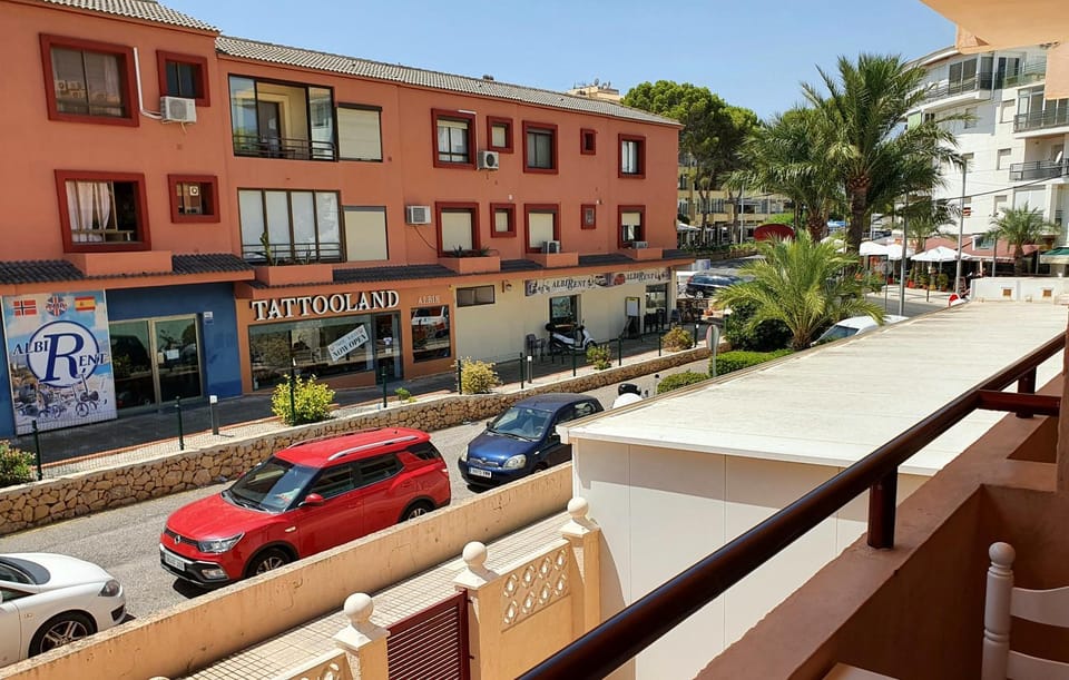 Balcony/Terrace, Street view