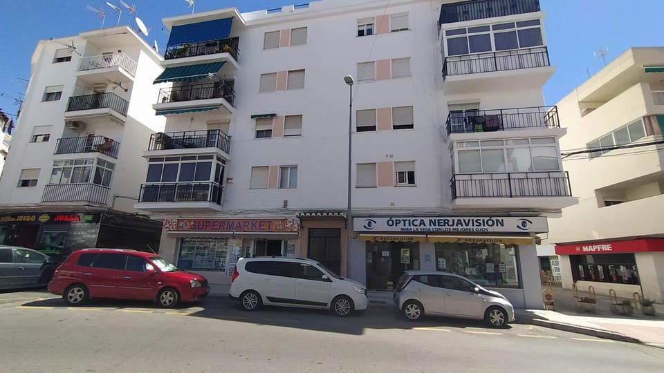 Property building, Location