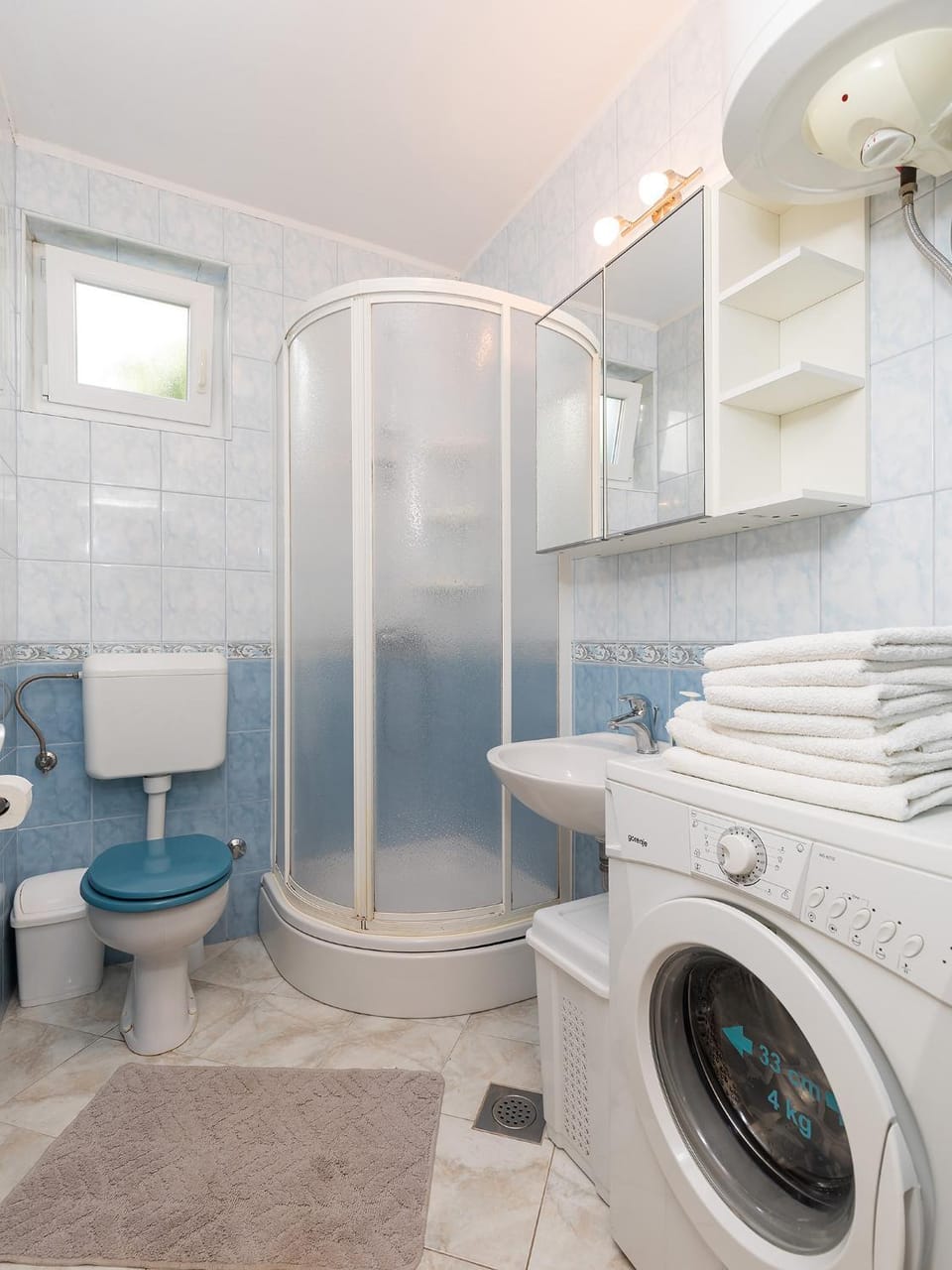 Toilet, Bathroom, towels, washing machine