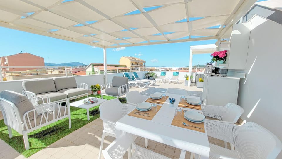 Patio, Day, Natural landscape, Solarium, View (from property/room), Balcony/Terrace, Living room, Dining area