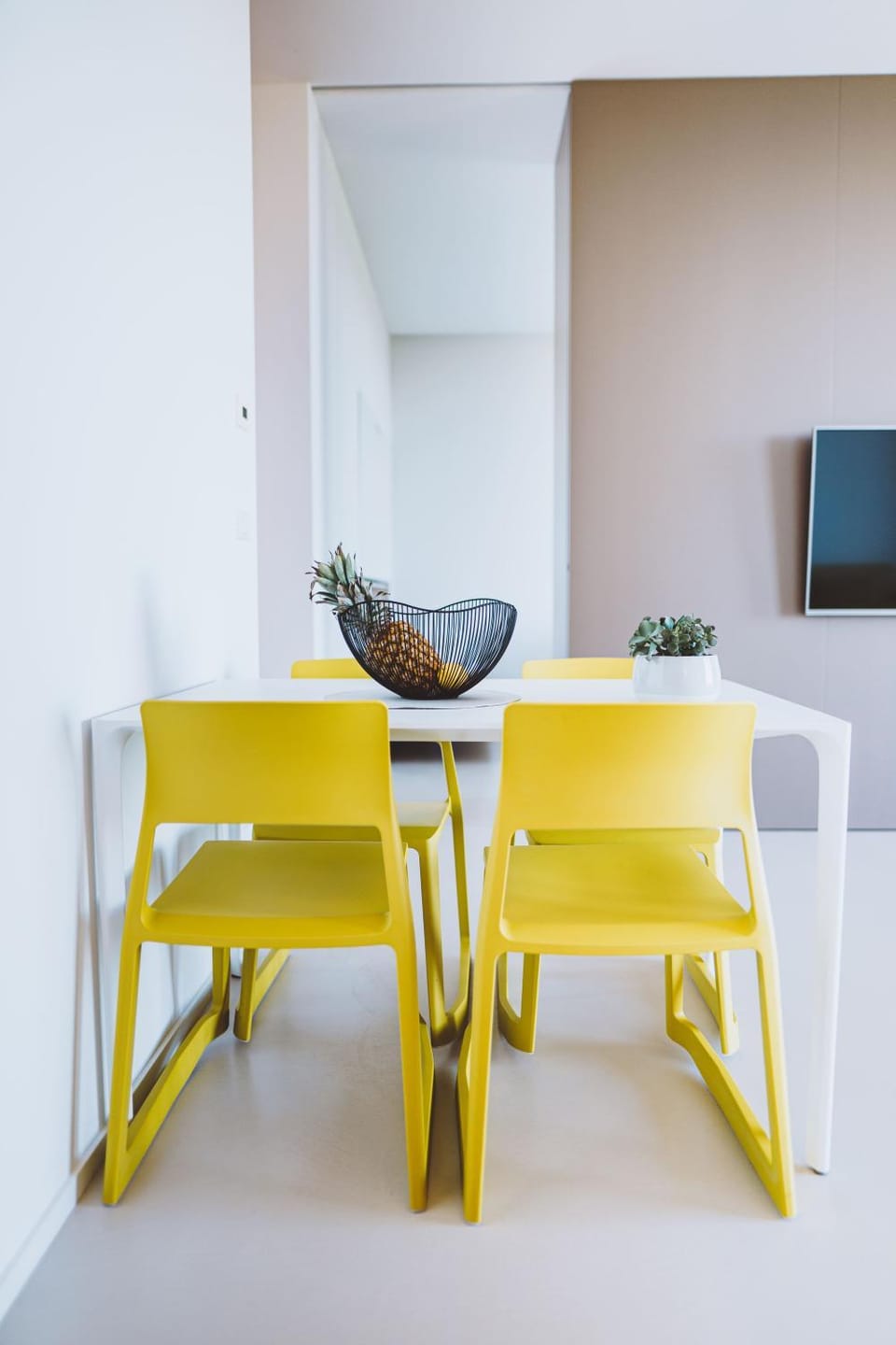 Communal lounge/ TV room, TV and multimedia, Seating area, Dining area