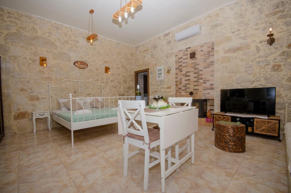 TV and multimedia, Photo of the whole room