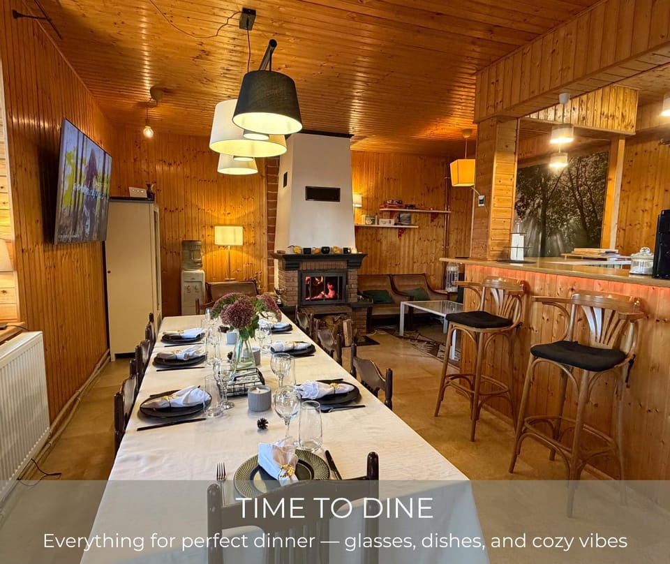 Communal lounge/ TV room, TV and multimedia, Dining area