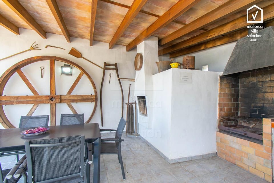 BBQ facilities, Dining area