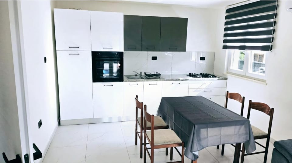 Dining area, kitchen