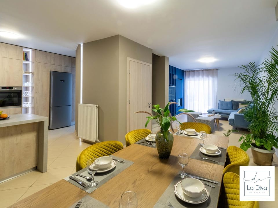 Seating area, Dining area