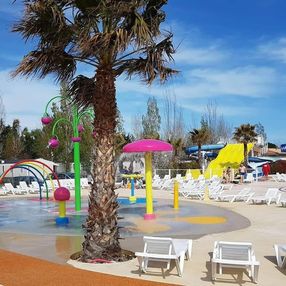 Mobilhome la carabasse Campground/ 
RV Resort in Vias