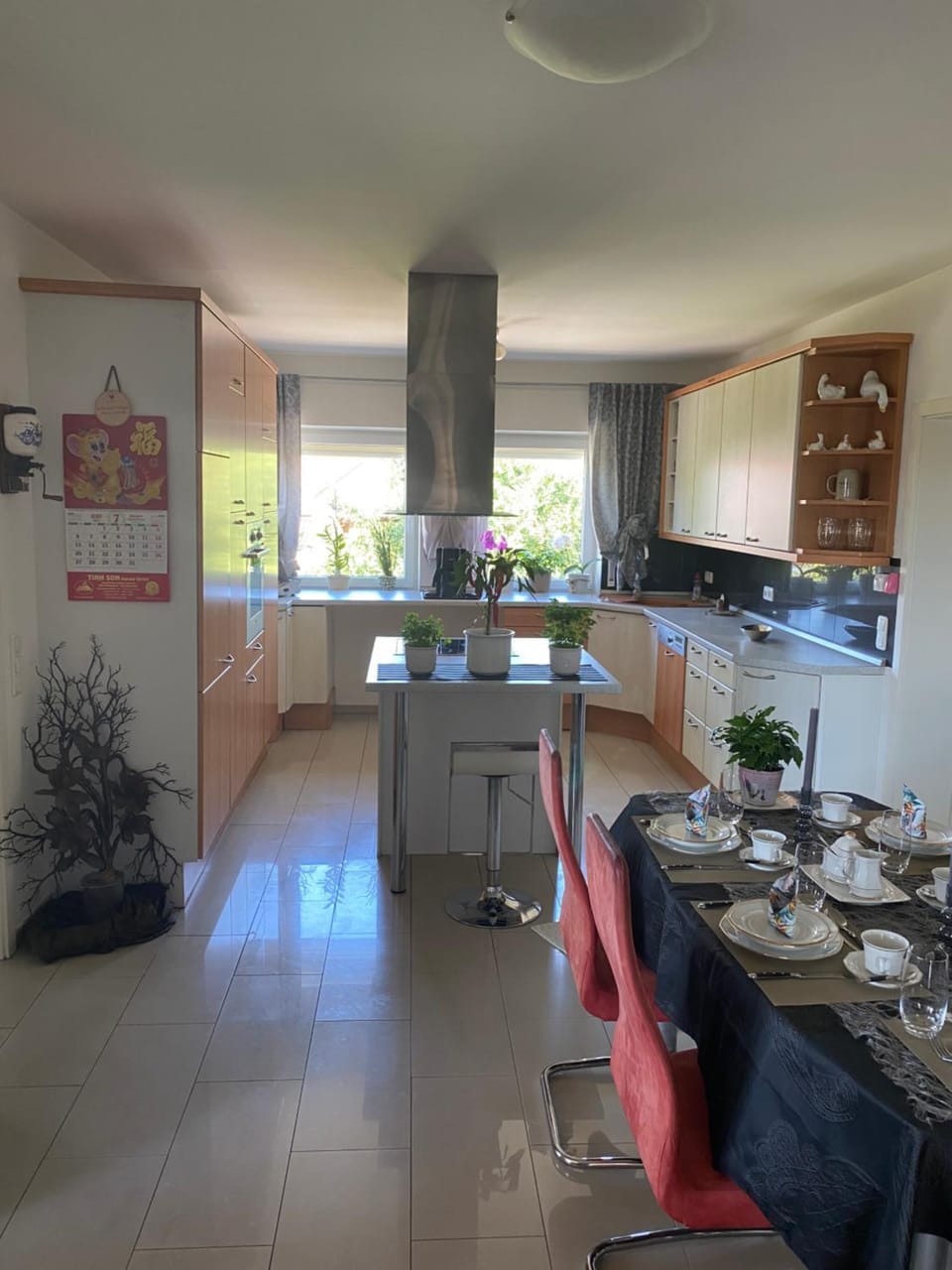 Kitchen or kitchenette, Dining area