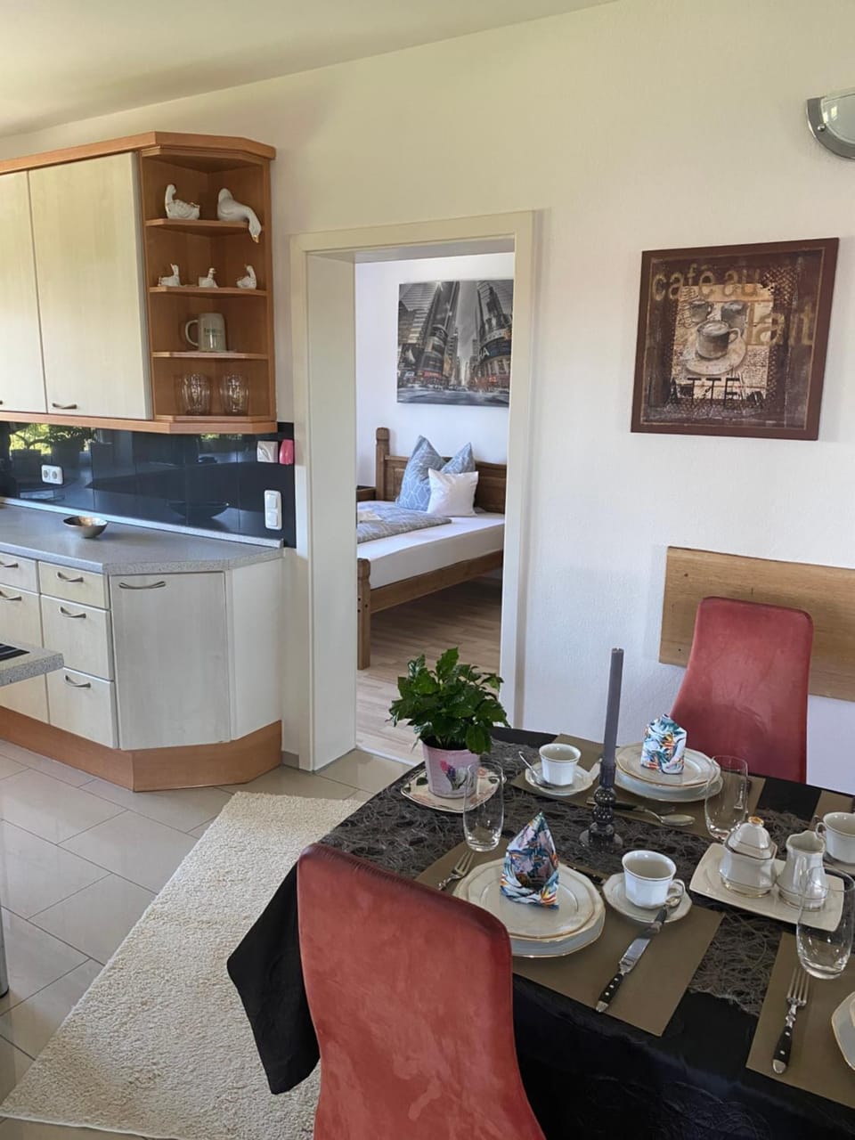 Kitchen or kitchenette, Dining area