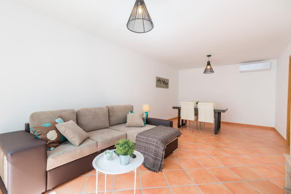 TV and multimedia, Living room, Dining area