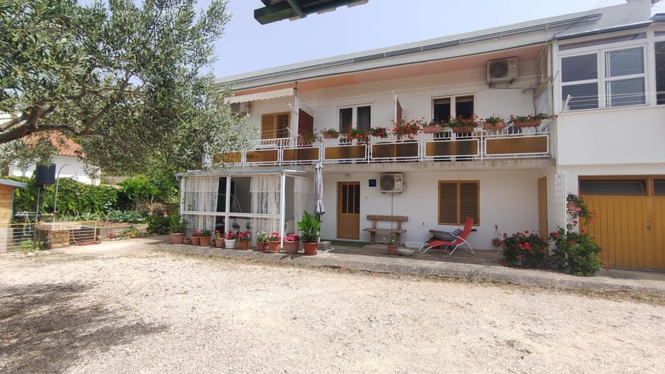 Property building, Garden, Balcony/Terrace, Garden view
