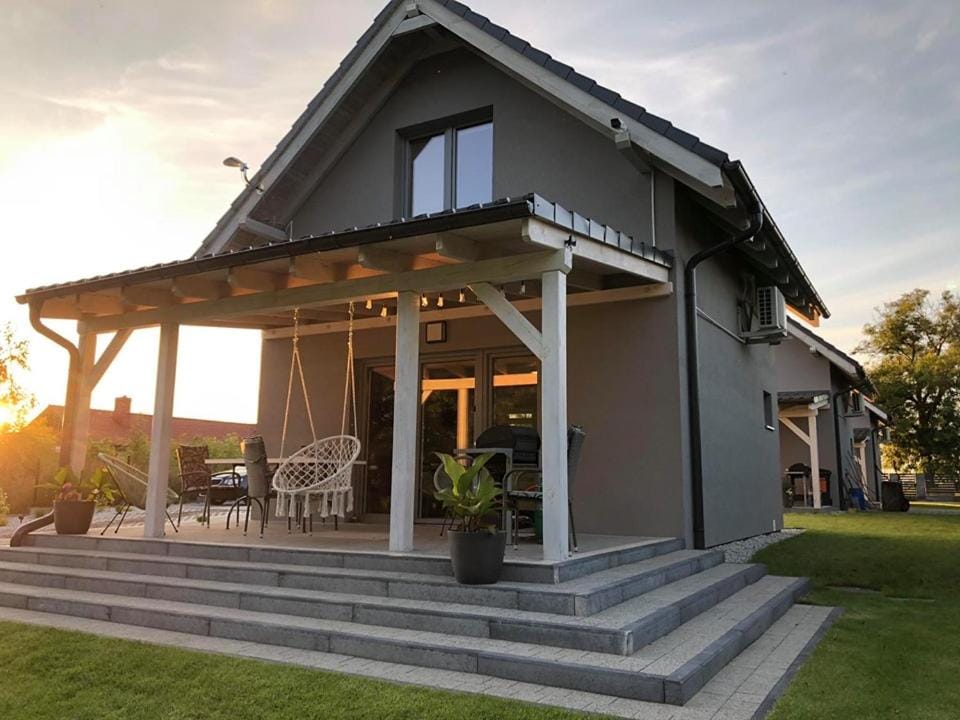 domki pod Jesionem Sławianowo nad jeziorem House in Greater Poland Voivodeship
