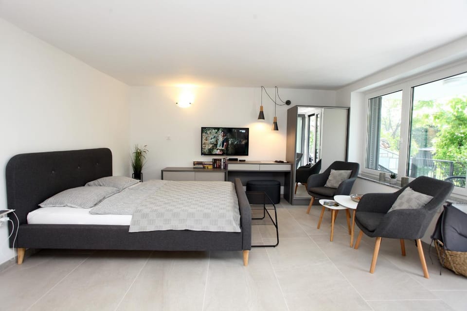 TV and multimedia, Seating area