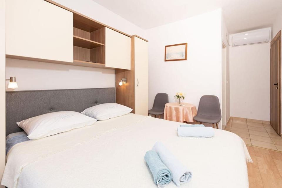 Apartments & Rooms Meštrov Bed and Breakfast in Šibenik-Knin County, Croatia