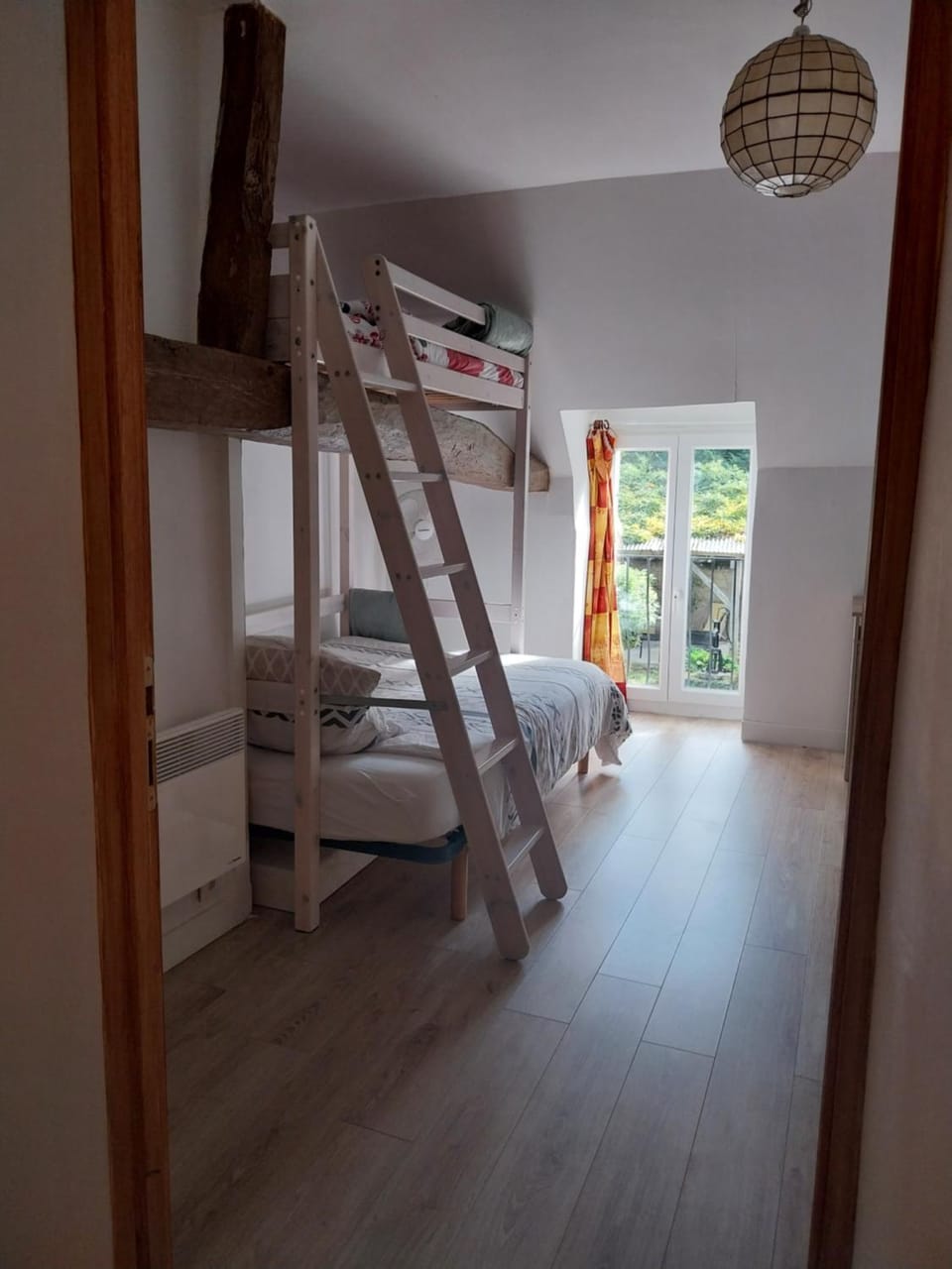 Bedroom, bunk bed