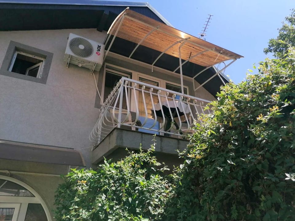 Property building, Day, View (from property/room), Balcony/Terrace