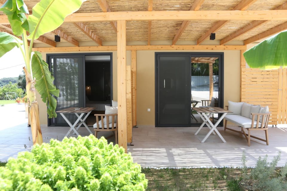 Facade/entrance, Garden view