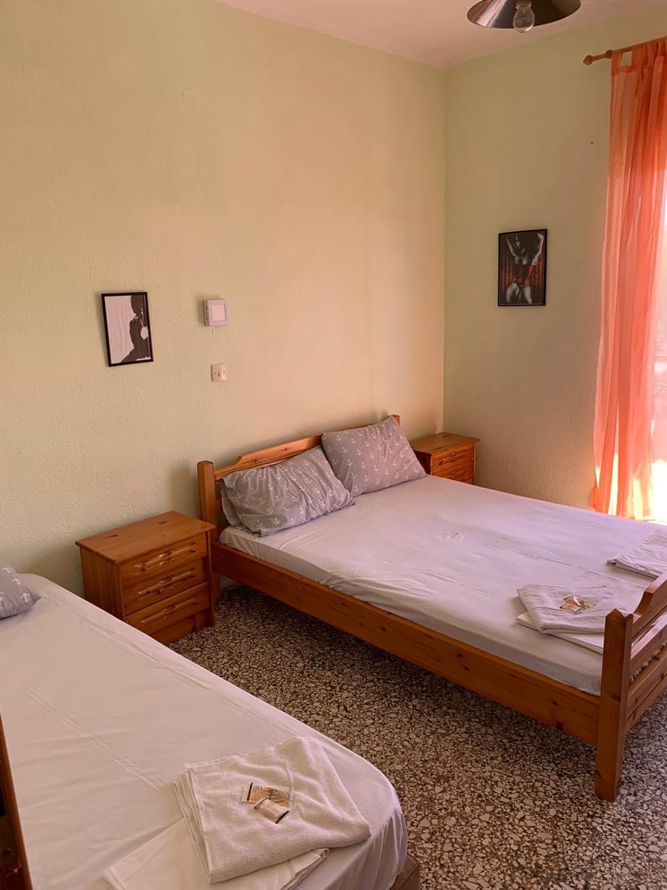 Bed, Photo of the whole room, Bedroom, towels