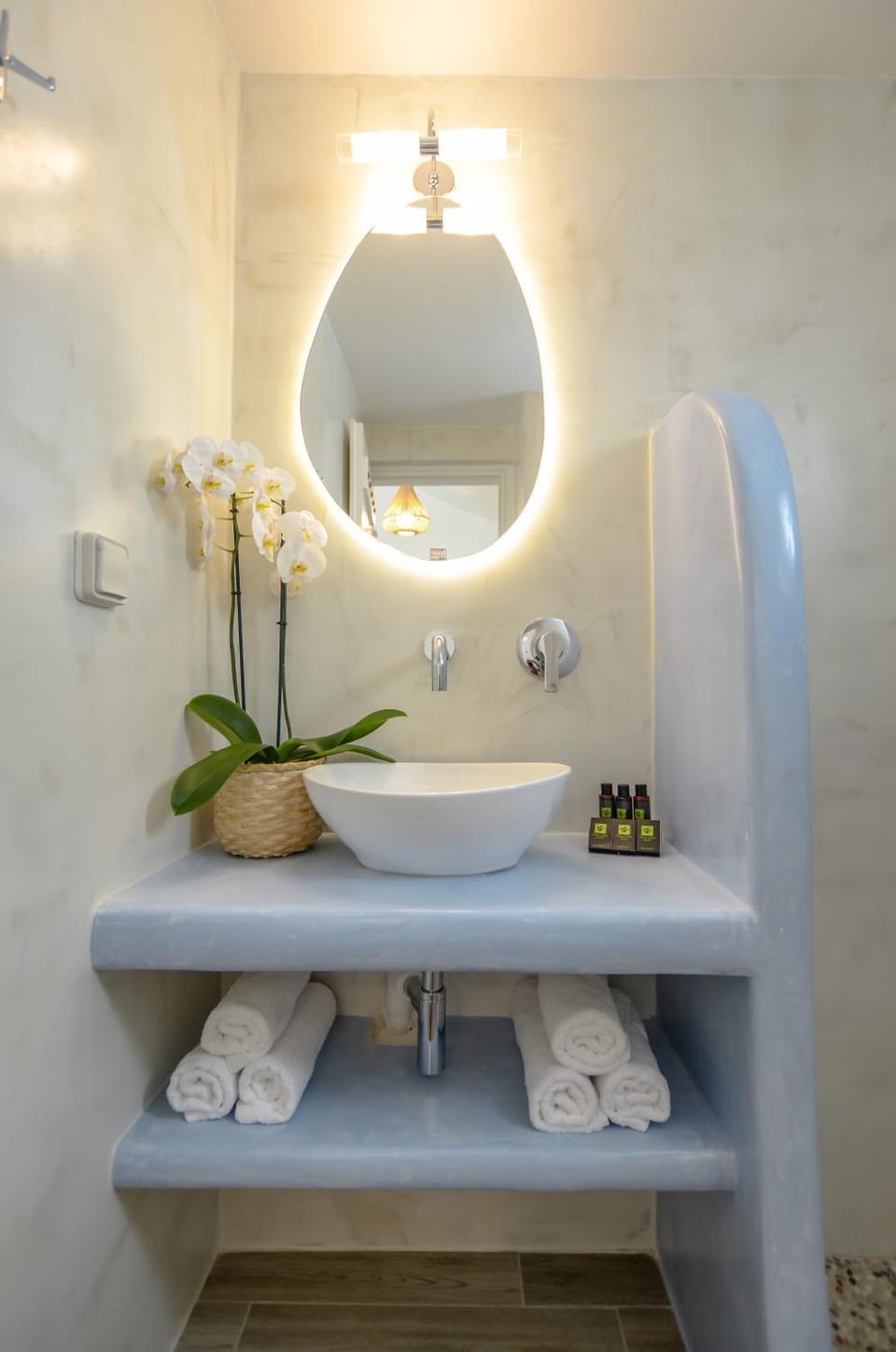 Naxian Heart-Walk to Castle, Port & Portara House in Naxos