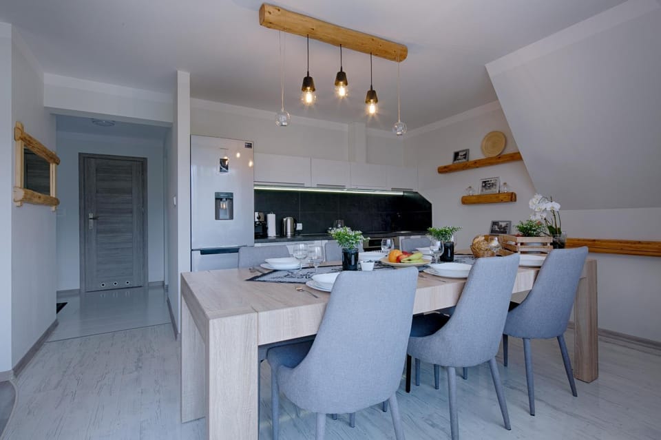 Kitchen or kitchenette, Food and drinks, Photo of the whole room, Decorative detail, Dining area