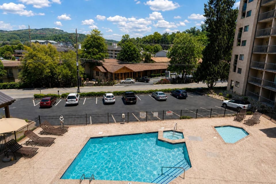 Corner Unit Balcony Free Tix LOCATION House in Gatlinburg
