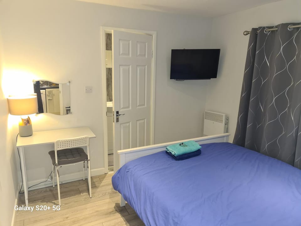 The Reading three bedroom apartment with gardens, suitable for contractors Apartment in England