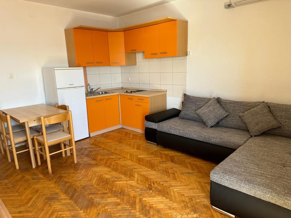 Villa M, Apartment 4 Persons - direct by the sea, 1st floor Apartment in Zadar County