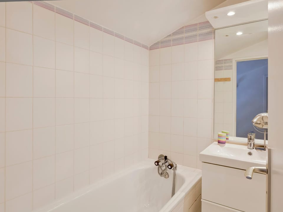 Appartement duplex 2 chambres centre Brides-les-Bains, balcon, ascenseur, animaux admis - FR-1-512-236 Apartment in Les Allues