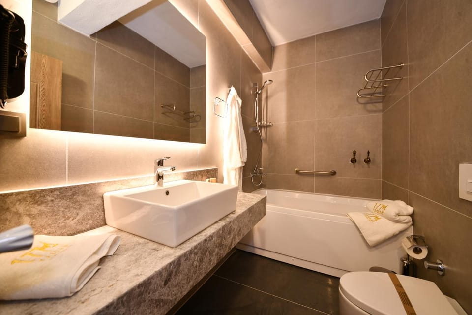 Toilet, Bathroom, Bath, towels