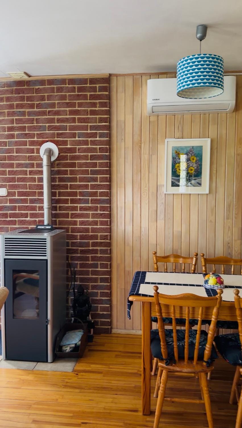 Dining area, fireplace, air conditioner