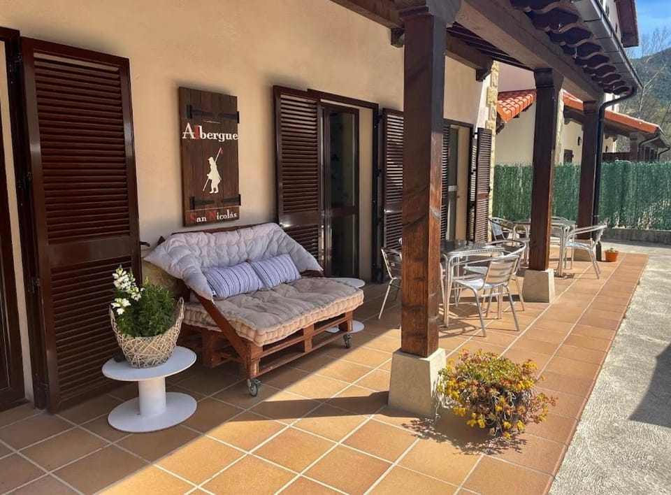 Albergue San Nicolás, Larrasoaña Hostel in Navarre