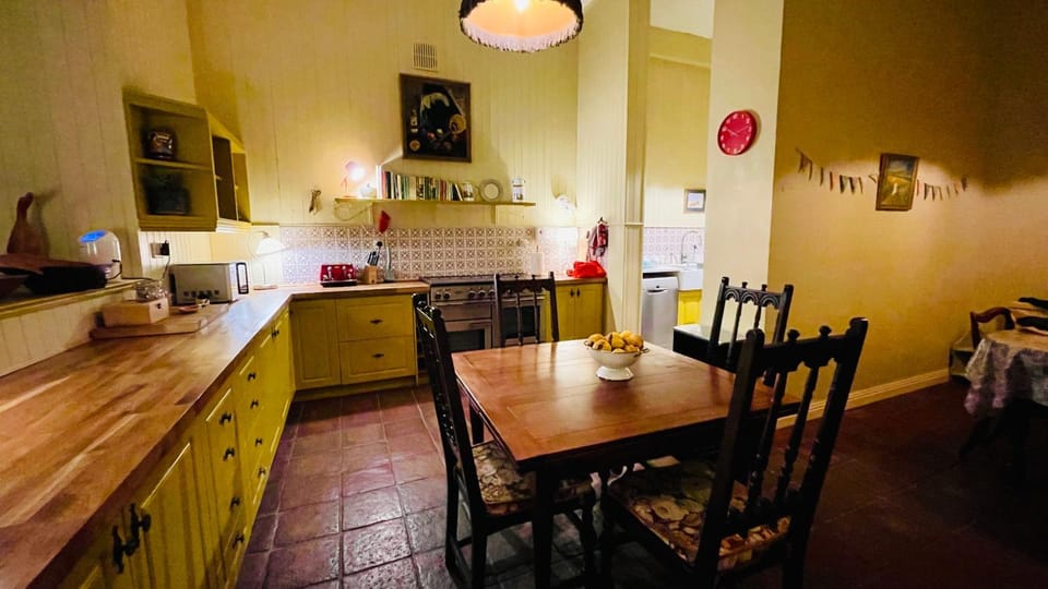 Kitchen or kitchenette, Seating area, Dining area, stove