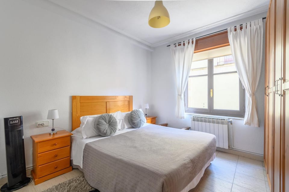 Bed, Photo of the whole room