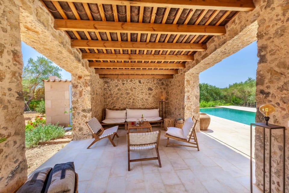 Balcony/Terrace, Seating area, Pool view